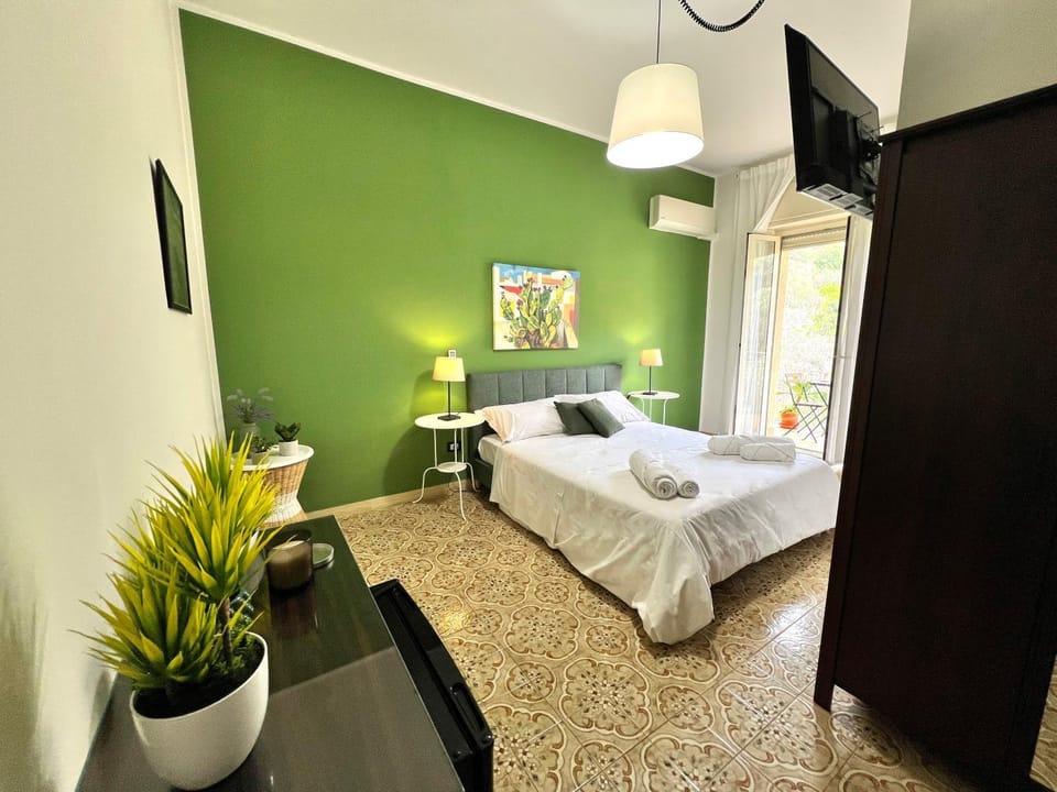 Bedroom, Garden view, towels