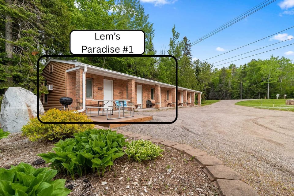 Lem's Paradise #1 Lakefront w Mackinac Views House in Michigan