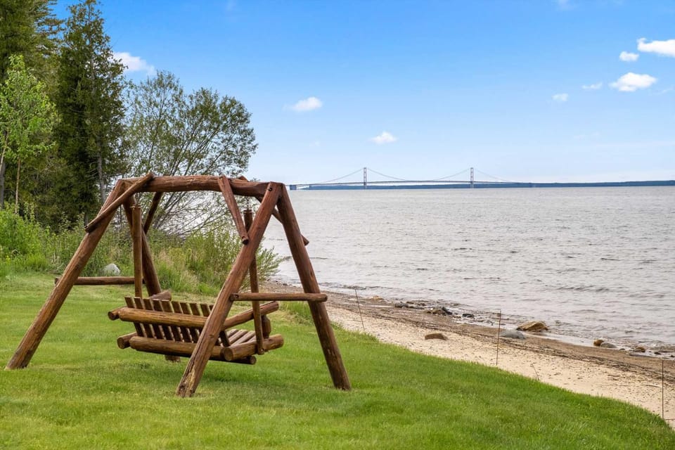 Lem's Paradise #1 Lakefront w Mackinac Views House in Michigan