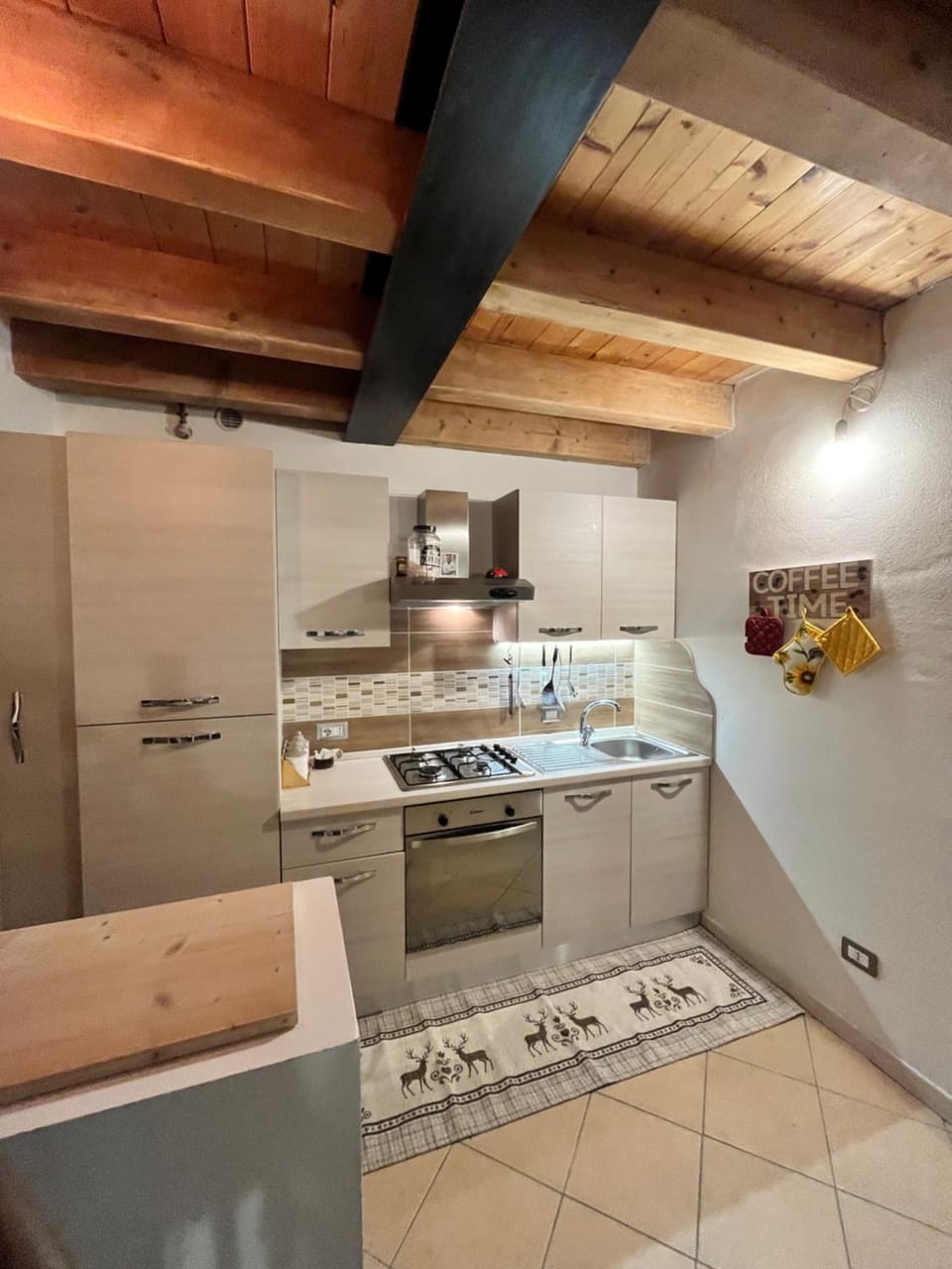 Kitchen or kitchenette, oven, stove