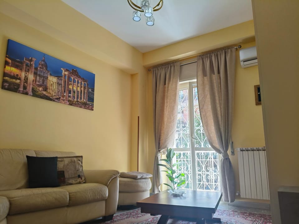 Communal lounge/ TV room, Living room, Seating area