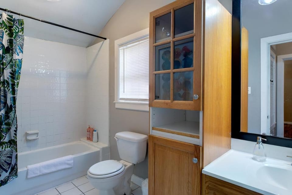 Shower, Toilet, Bathroom, Bath