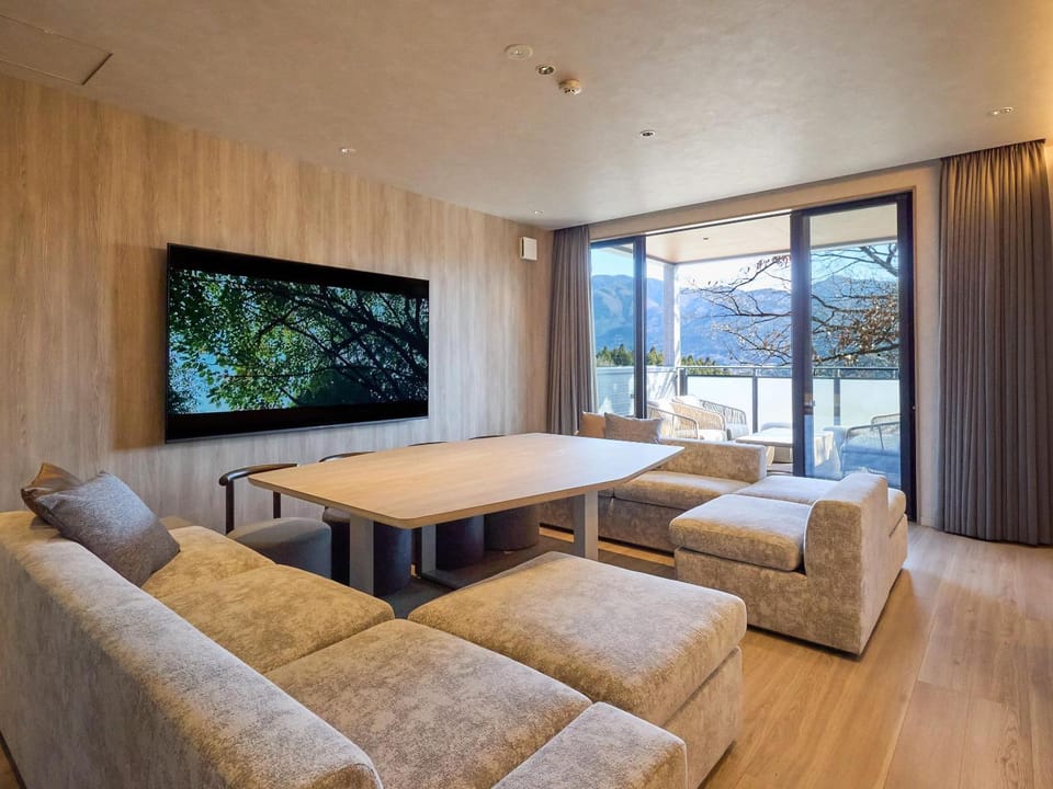 TV and multimedia, Living room, Dining area