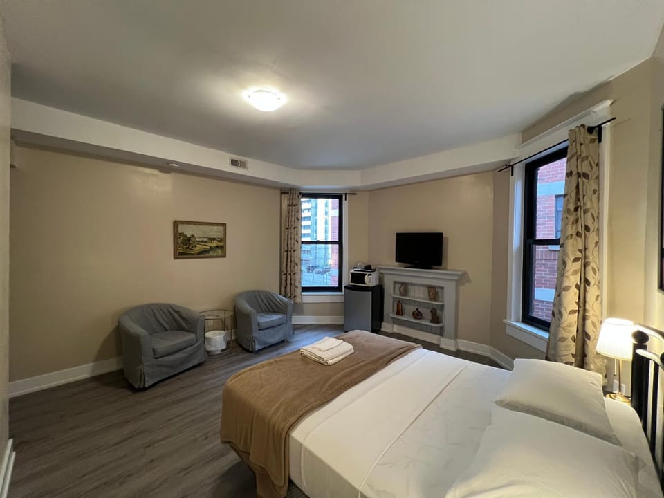 Bauer Guesthouse Bed and Breakfast in Toronto