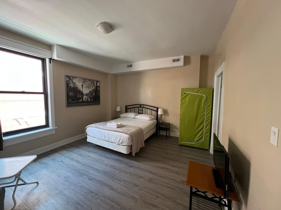 Bauer Guesthouse Bed and Breakfast in Toronto
