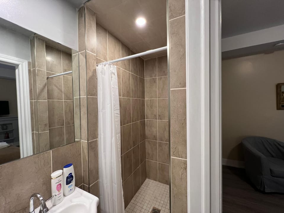 Bauer Guesthouse Bed and Breakfast in Toronto