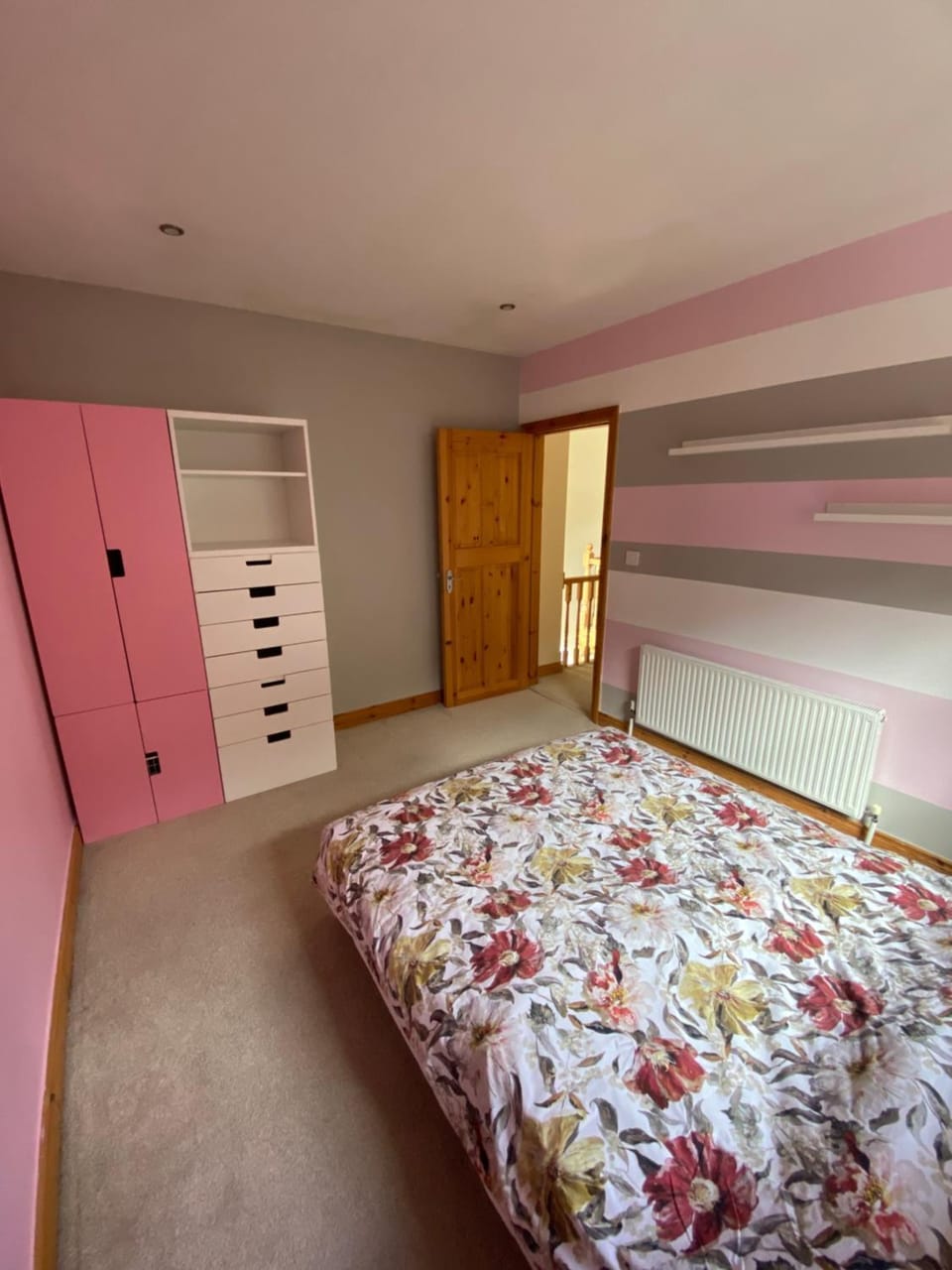 Rockside Villa Cashel Sleeps 6, Jacuzzi Bath, Walk to Rock of Cashel Villa in Co. Tipperary, Ireland