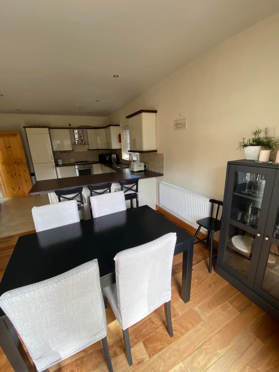 Rockside Villa Cashel Sleeps 6, Jacuzzi Bath, Walk to Rock of Cashel Villa in Co. Tipperary, Ireland