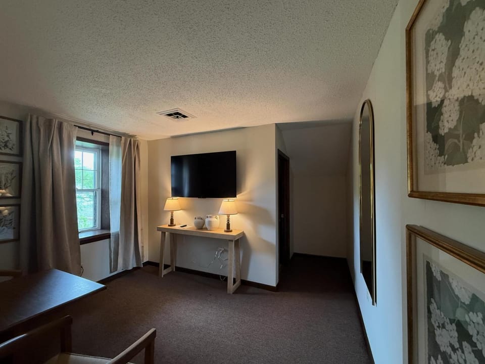 The Trail Inn - Amana, IA - Main Amana Colony Motel in Iowa