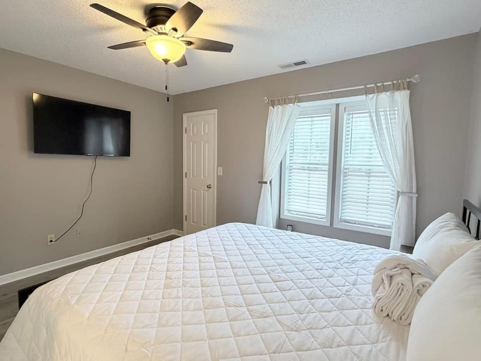 Cozy 2-Bedroom Duplex in Little River Apartment in Little River