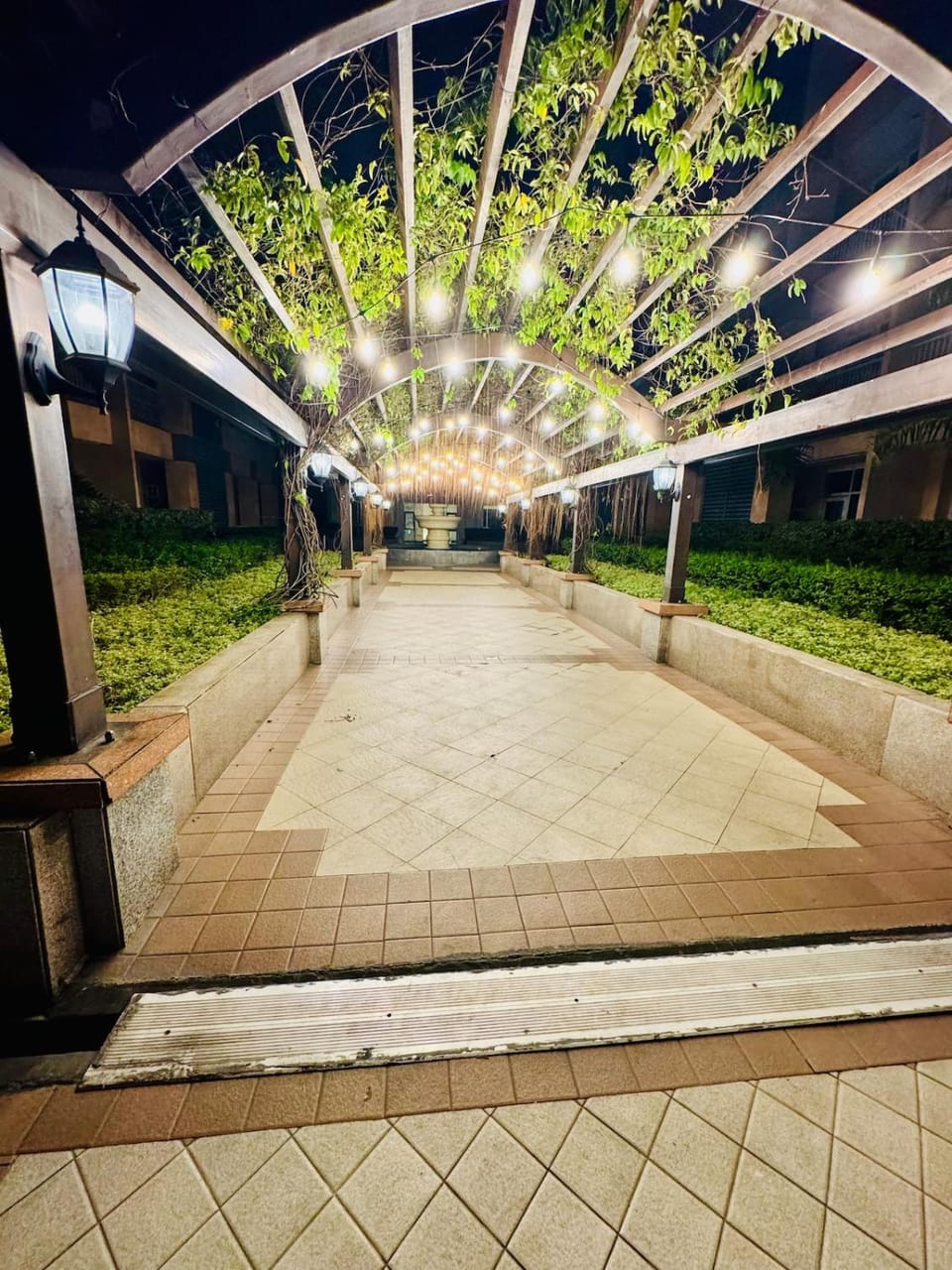 Cozy unit with balcony Netflix walk to Venice Mall Apartment in Makati