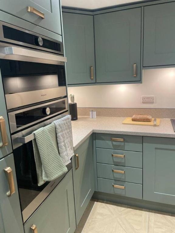 Huddersfield Lux 2 Bedroom Apartment & Opposite Train Station & City Centre Apartment in Huddersfield