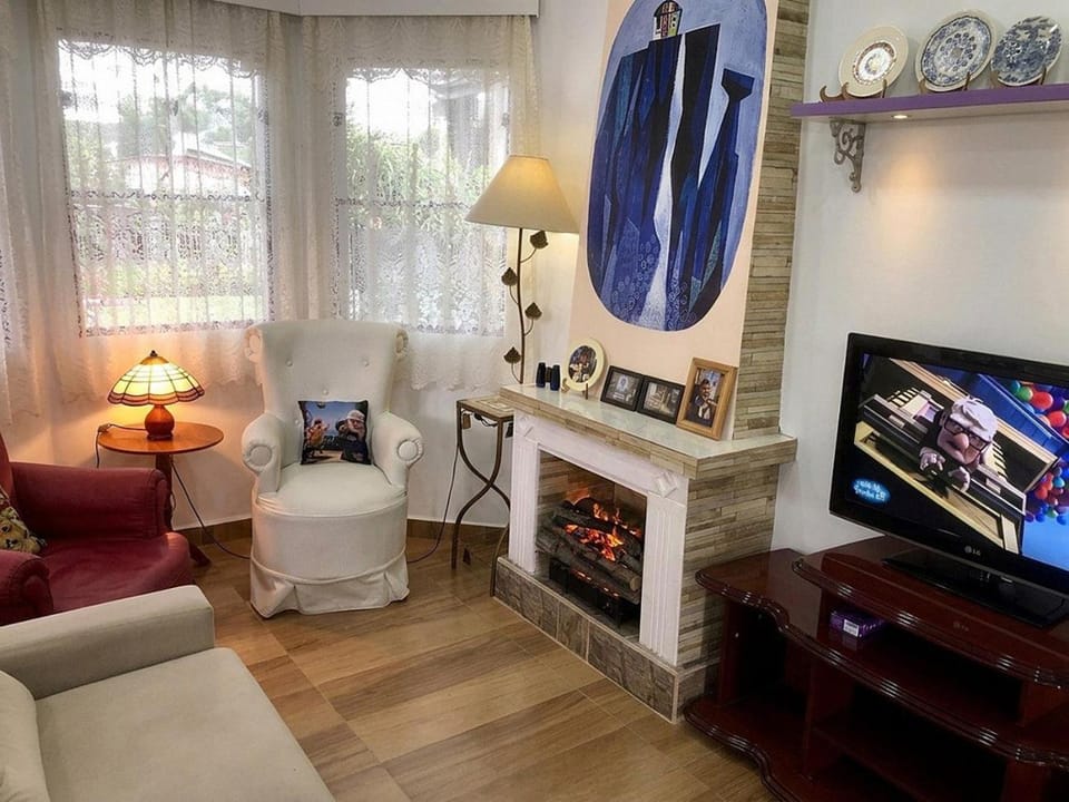 Communal lounge/ TV room, TV and multimedia, Living room, fireplace