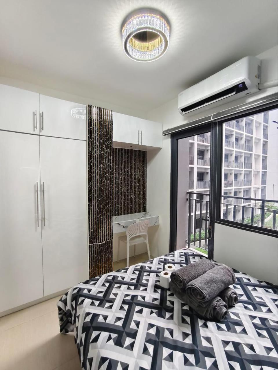 Bedroom, towels, air conditioner