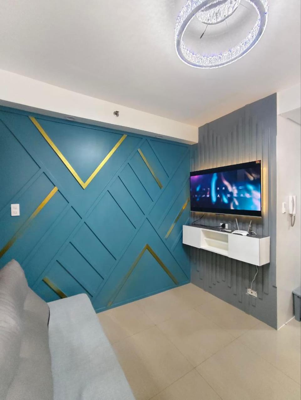 Communal lounge/ TV room, TV and multimedia, Living room, Seating area, Evening entertainment