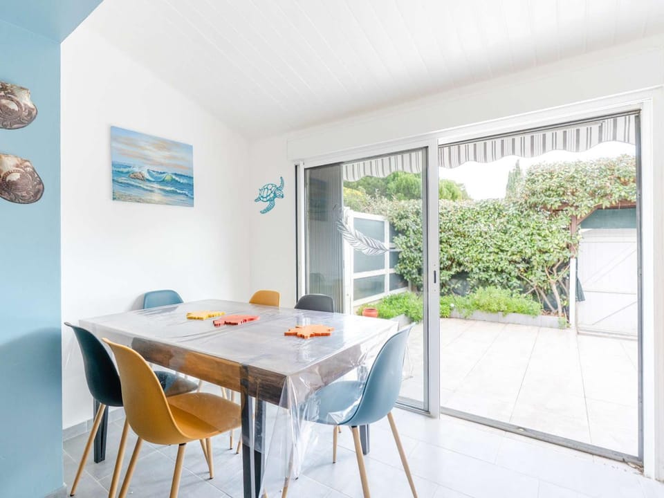 Pavillon climatisé 6 pers. avec parking & vélos à Gruissan - FR-1-409-290 Villa in Gruissan