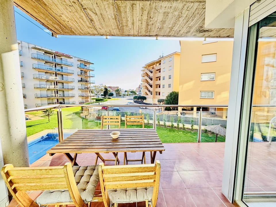 Apartamento en Roses con Terraza Privada y Parking - ES-258-185 Apartment in Roses
