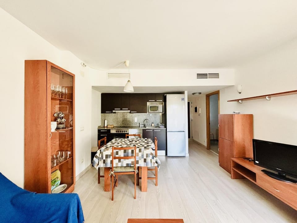 Apartamento en Roses con Terraza Privada y Parking - ES-258-185 Apartment in Roses