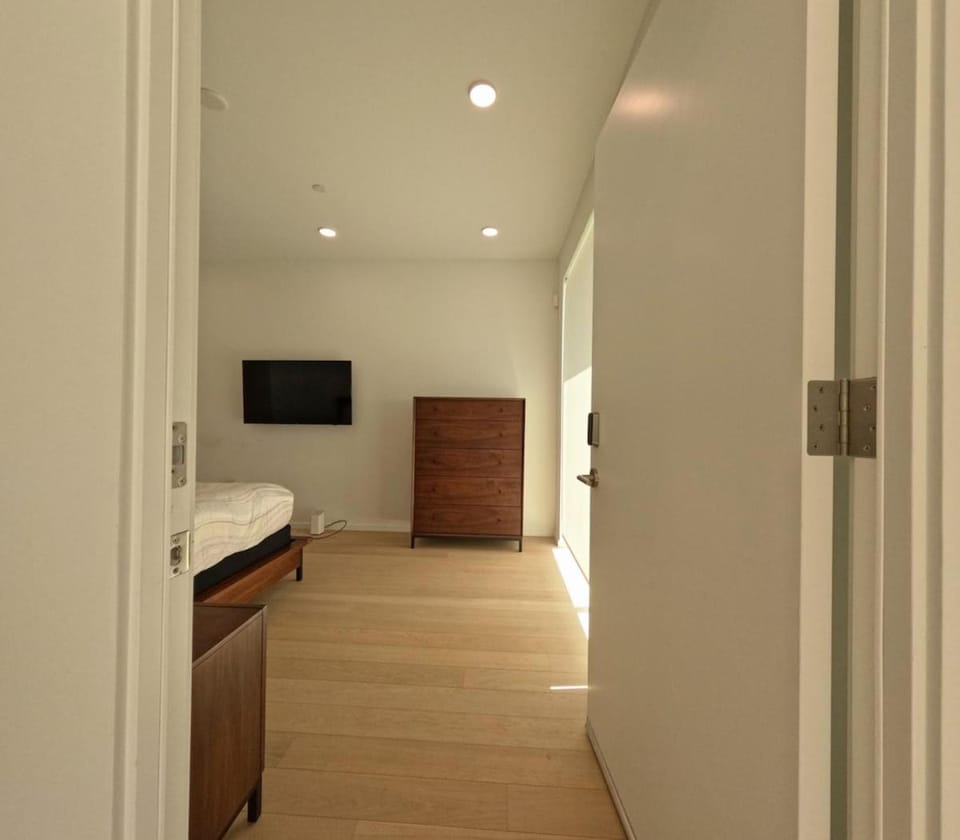 Modern Brand New Stylish Fully Furnished Studio Close to Downtown Apartment in Sacramento