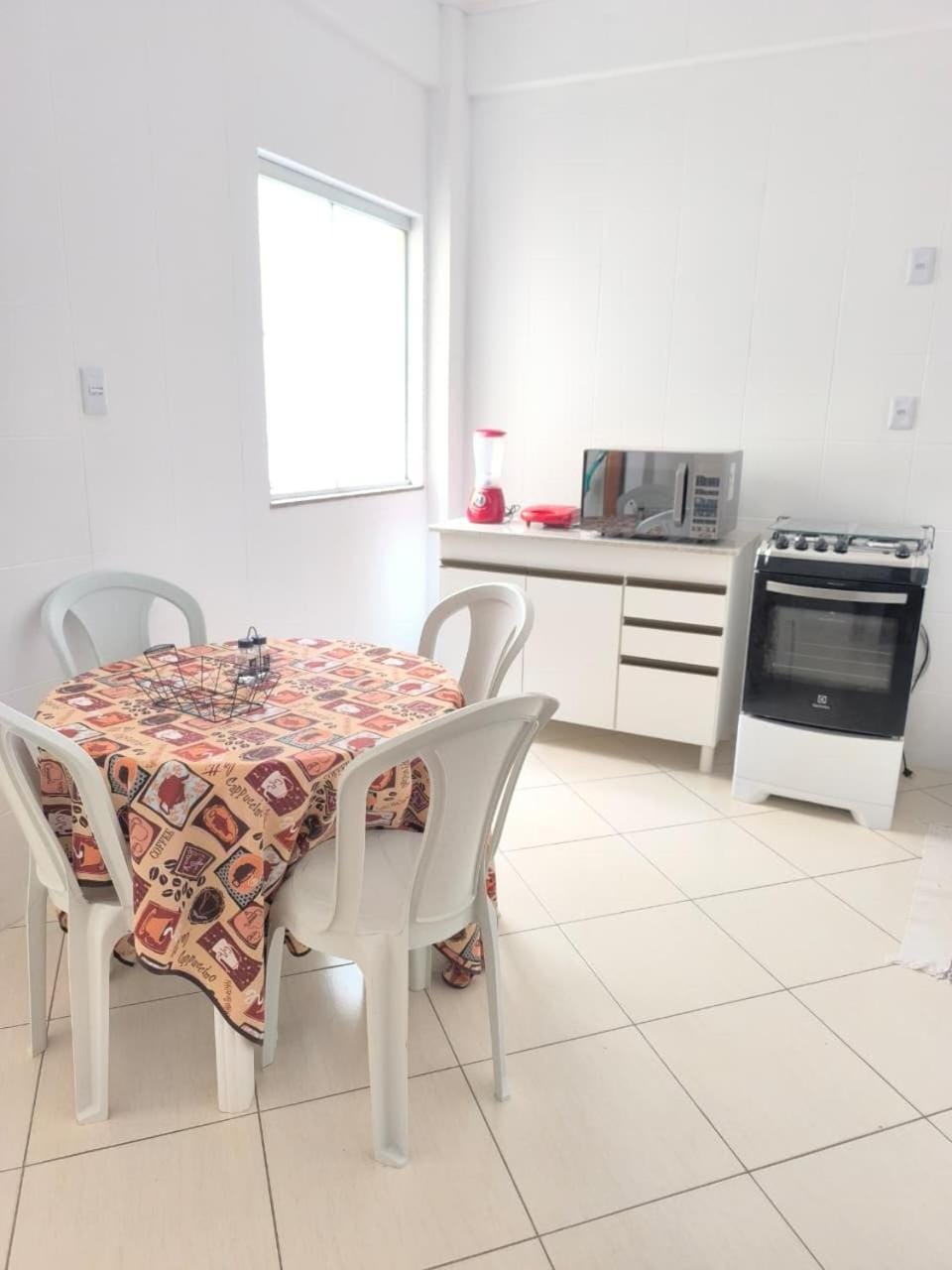 Kitchen or kitchenette, Dining area, oven, stove