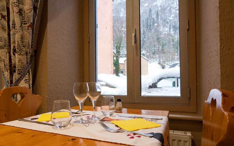 Restaurant/places to eat, Restaurant/places to eat