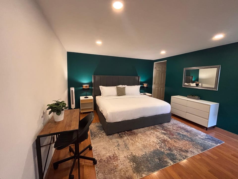 Beautiful & Quiet WFH Apt Across Reforma 222 Mall Apartment in Mexico City