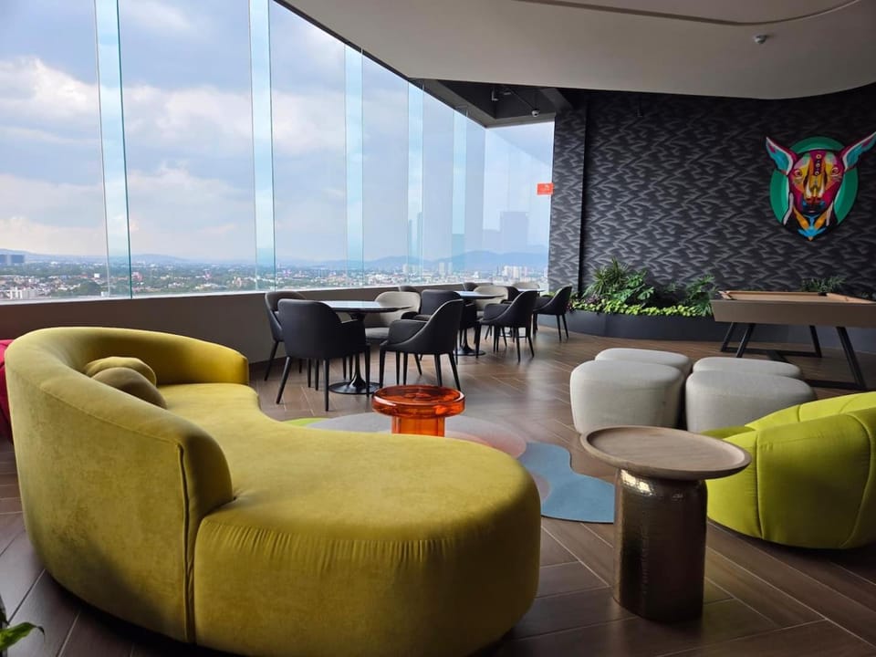 Balconied Peaceful Apt in High-rise with Amenities Apartment in Mexico City