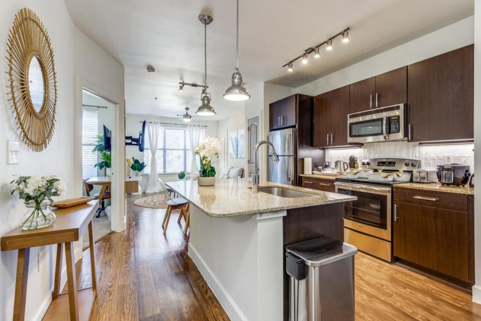 Luxury 1B with Pool near Legacy West Apartment in Frisco