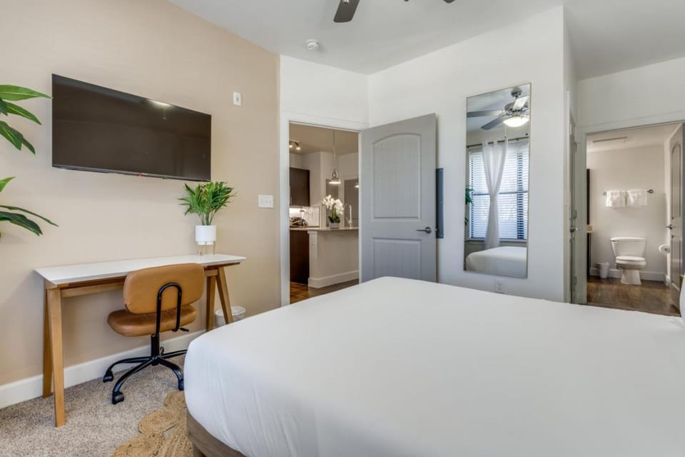 Luxury 1B with Pool near Legacy West Apartment in Frisco