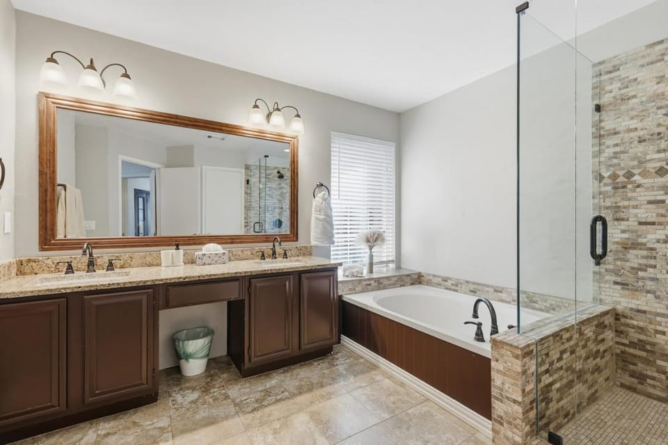 Luxe 3B 5B Cozy Spacious Home 5-Star Stay in Frisco House in Frisco