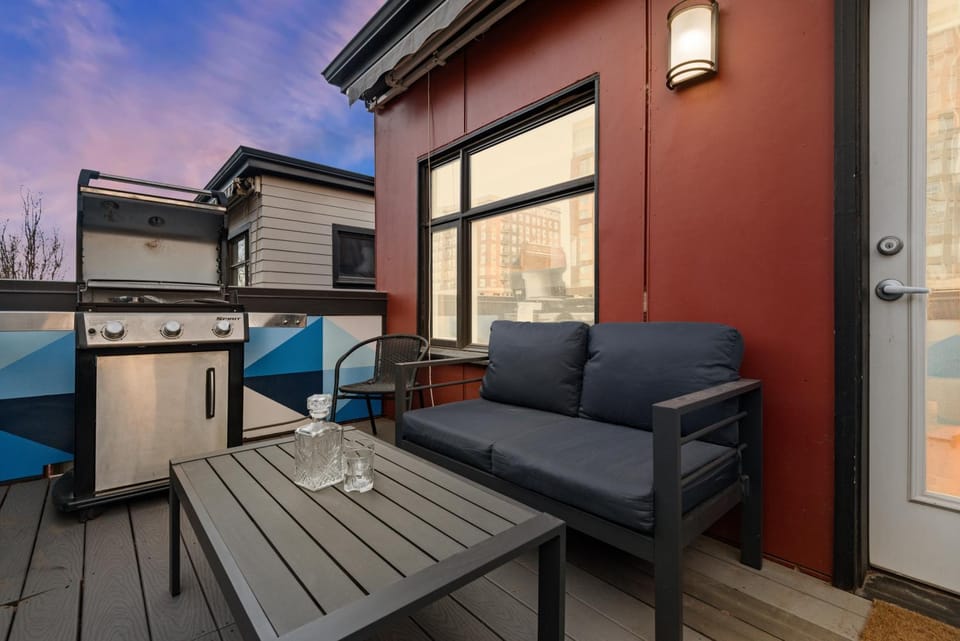 Rooftop Retreat with Workspace and BBQ House in Denver