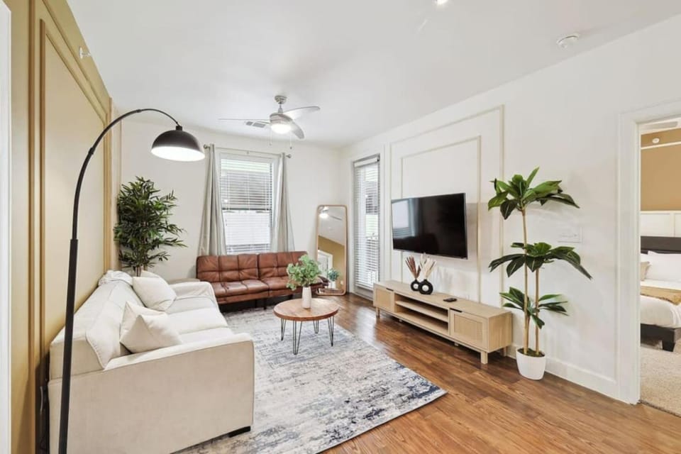 Luxurious 2B2B Near Toyota HQ The Star Legacy West Apartment in The Colony