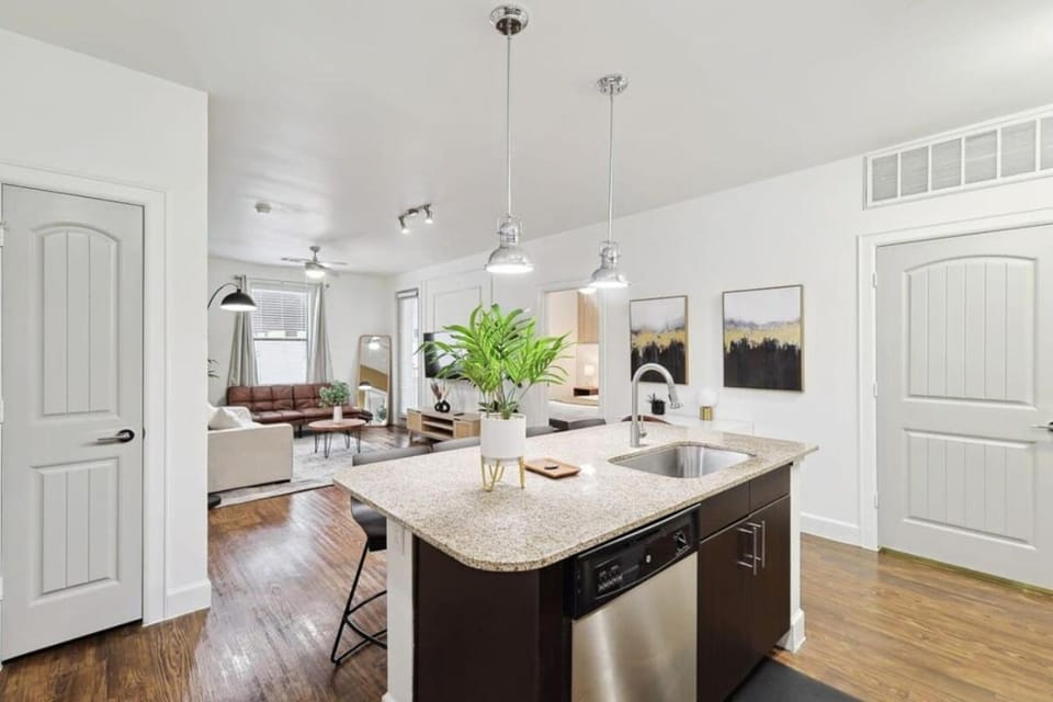 Luxurious 2B2B Near Toyota HQ The Star Legacy West Apartment in The Colony