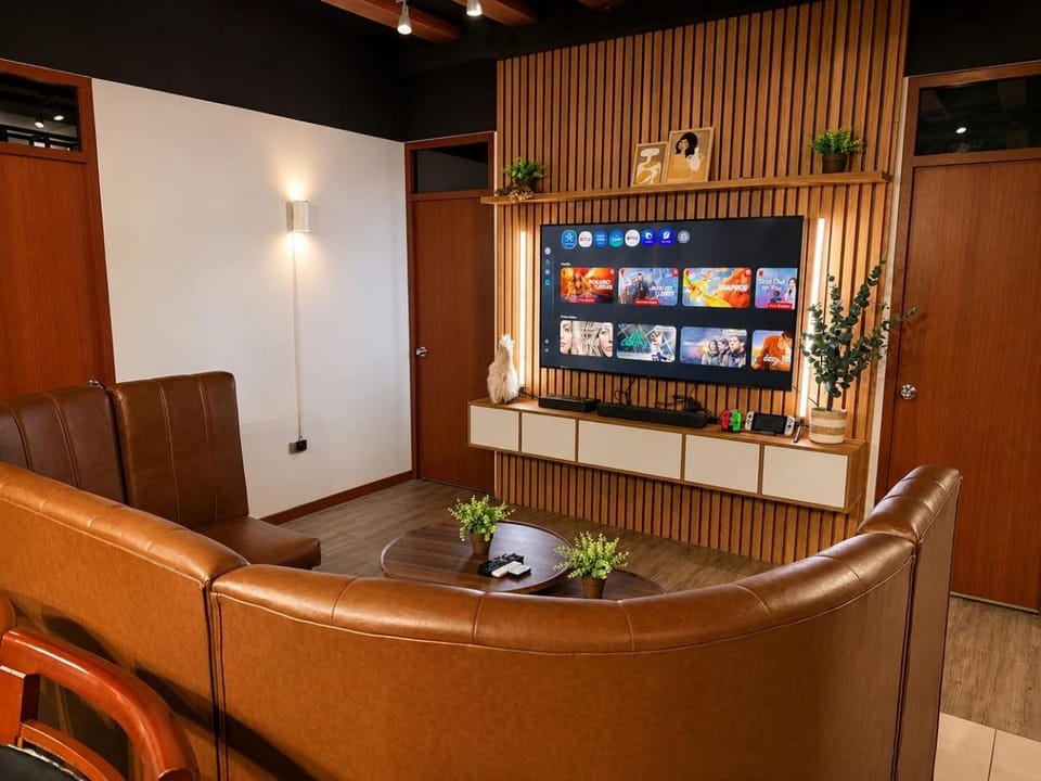 Luxury Industrial Vault, Wifi, Washer & Dryer, 5 rooms House in Arequipa