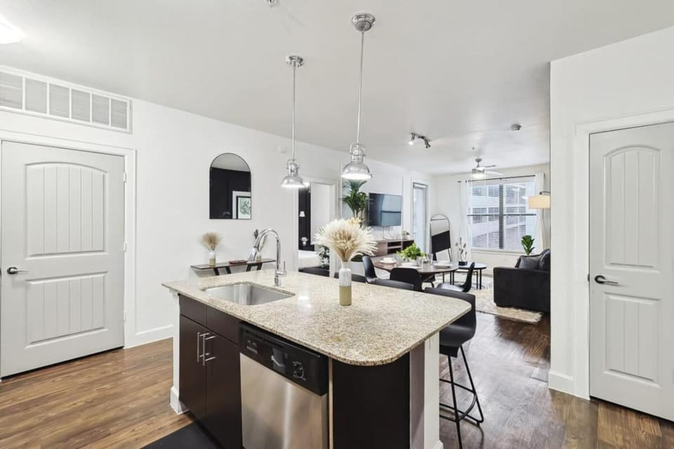 Stylish 2B near Legacy West Wi-Fi Fitness Pool Apartment in The Colony