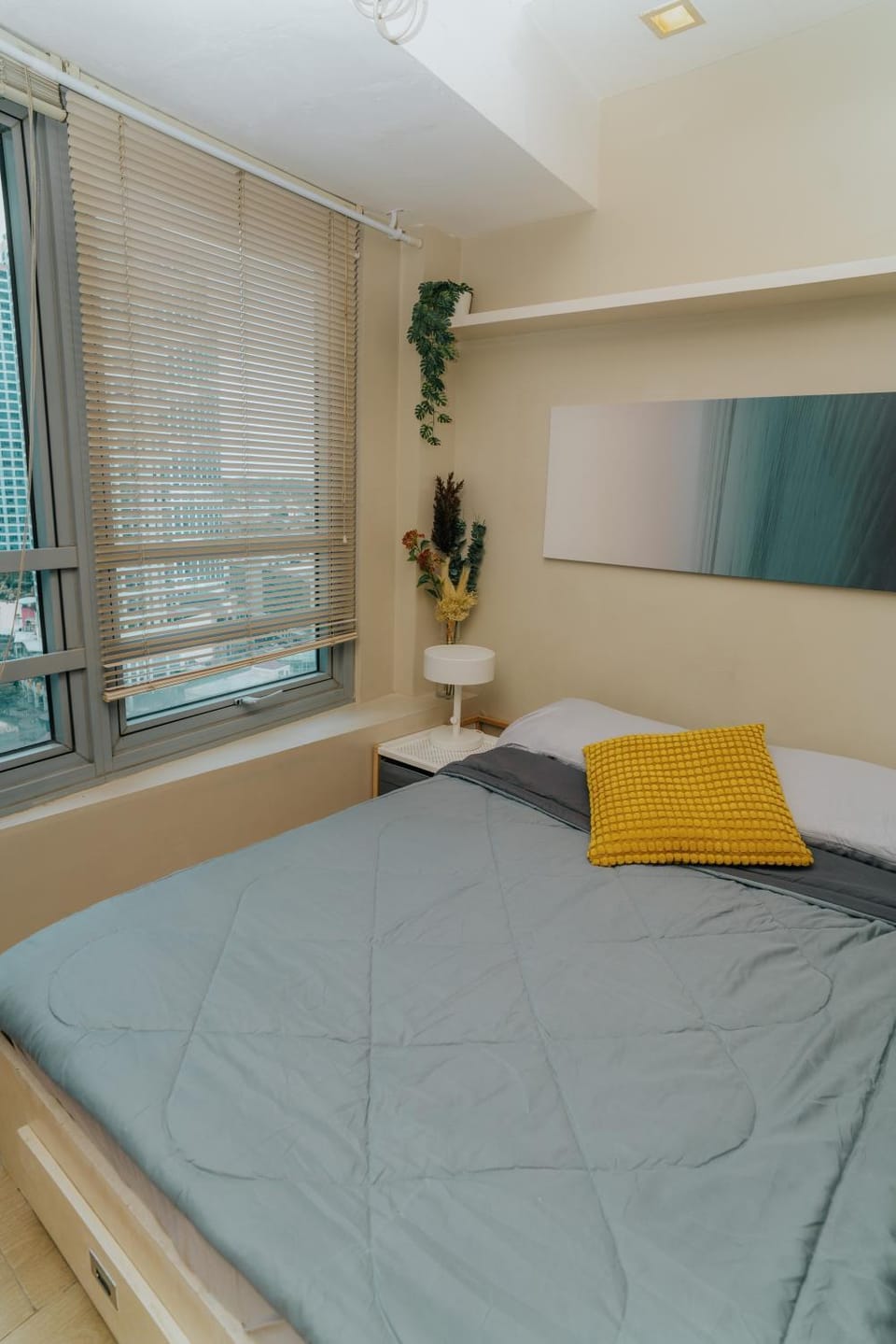 Chic Eastwood Studio w Pool Gym Access, 55inch TV and Wifi Apartment hotel in Pasig