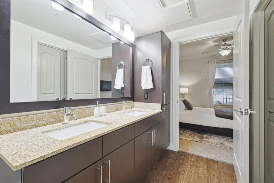 Chic and Stylish 2B near Legacy West Wi-Fi Apartment in Frisco