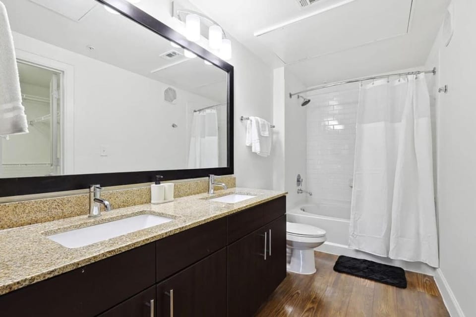 Elegant 2B near Legacy West Wi-Fi Fitness Pool Apartment in The Colony