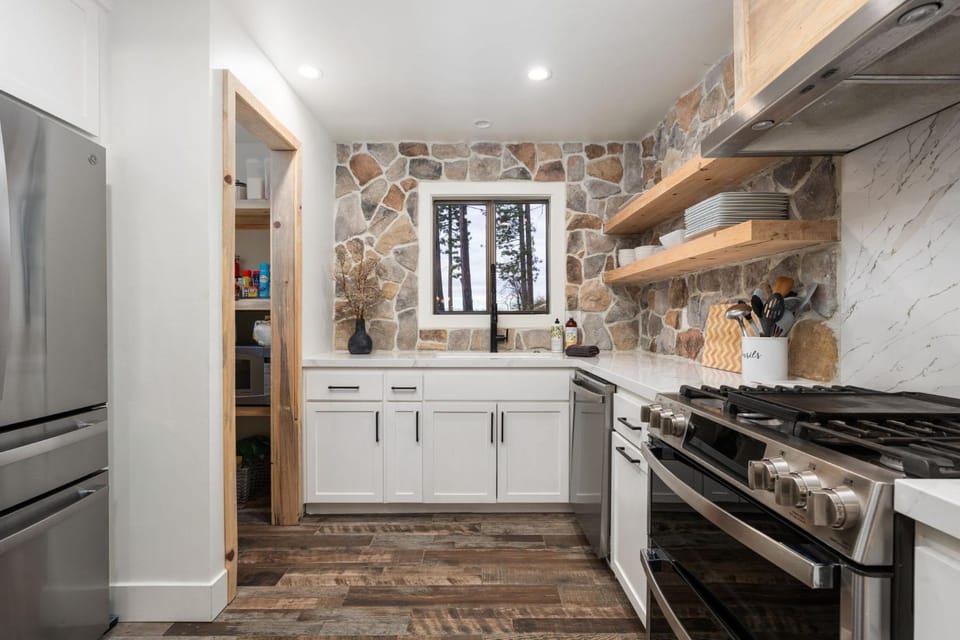 Dogwood Retreat- Family friendly Epic Views House in Shaver Lake