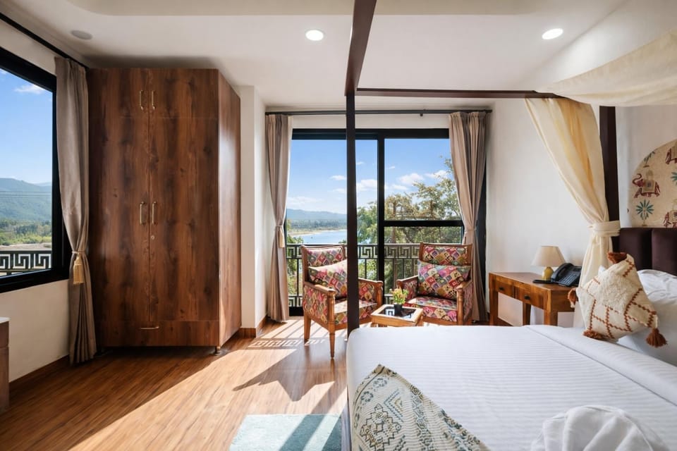 Photo of the whole room, Bedroom