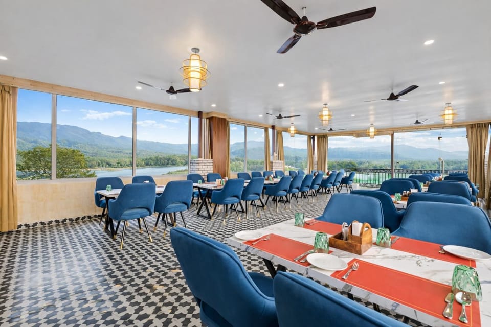 Restaurant/places to eat, Seating area
