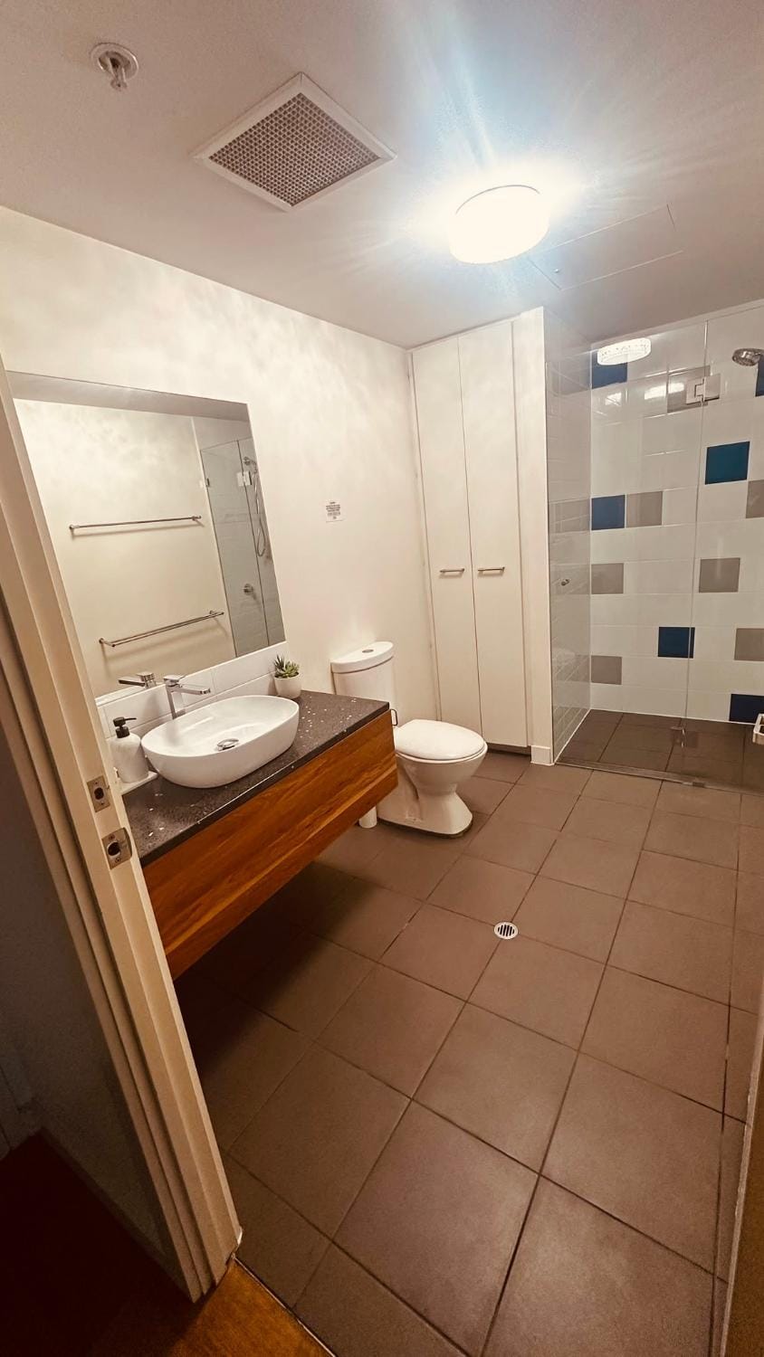 Shower, Toilet, Bathroom