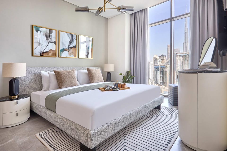 Bed, TV and multimedia, Bedroom