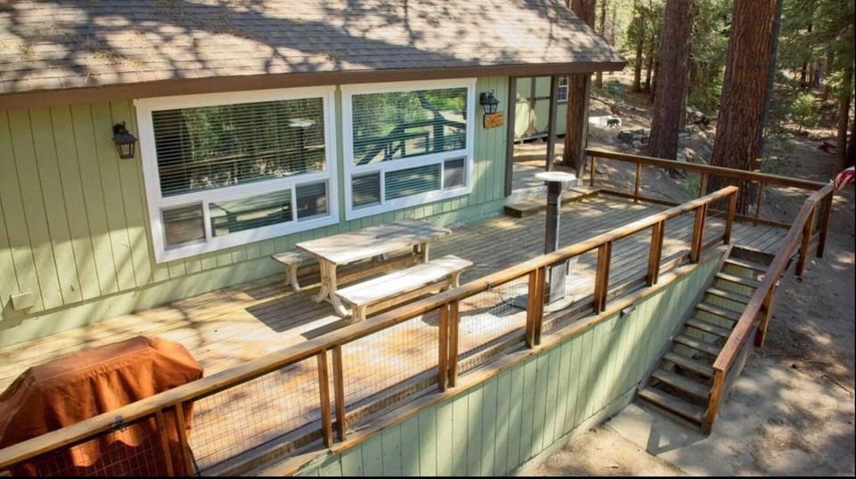 Ponderosa Pines Cabin with Treehouse and Zipline Cabin in Sierra Nevada