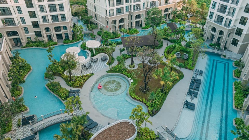 Property building, Day, Bird's eye view, Garden, Garden view, Swimming pool, Location, sunbed