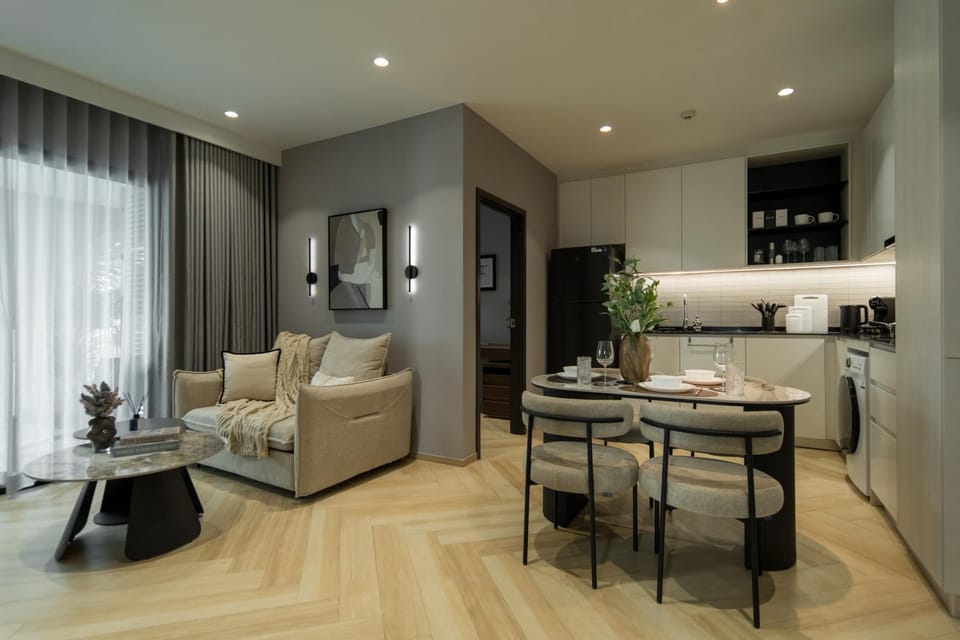 Kitchen or kitchenette, Living room, Seating area, Dining area