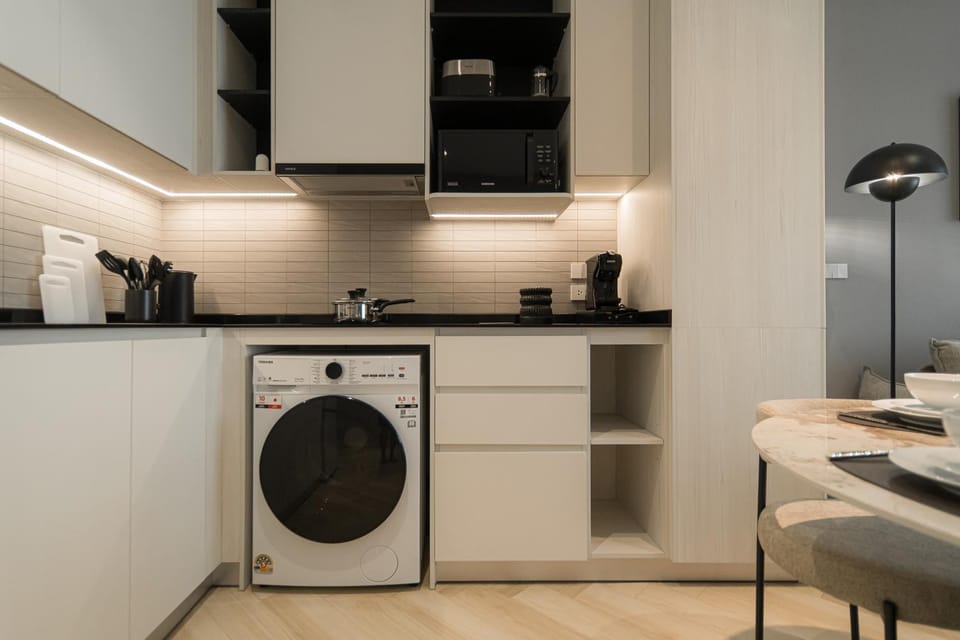 Kitchen or kitchenette, stove, toaster, washing machine