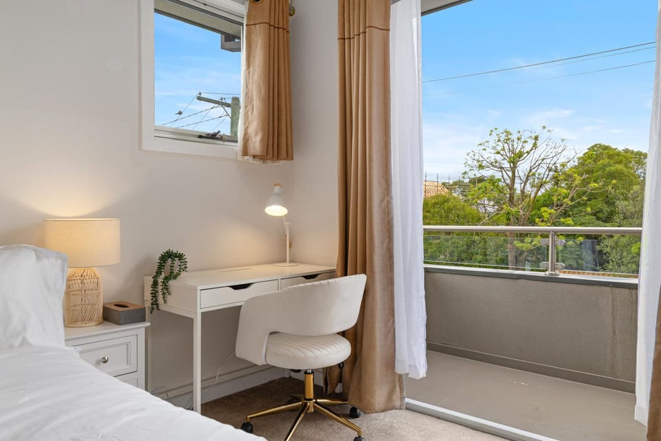 View (from property/room), Balcony/Terrace, Bedroom