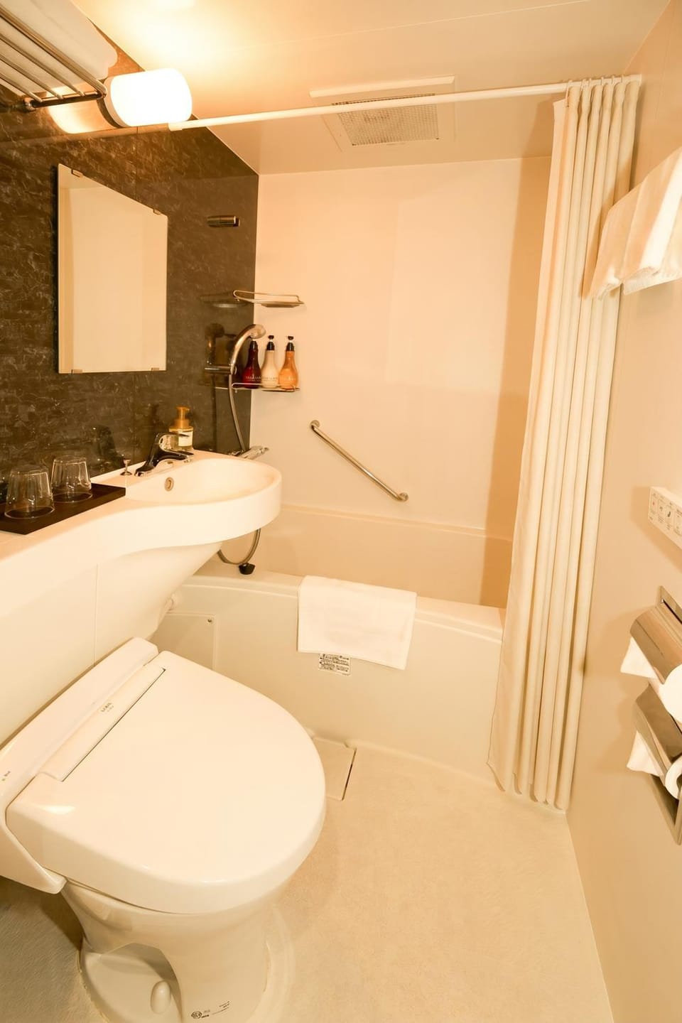 Toilet, Bathroom, bidet, towels