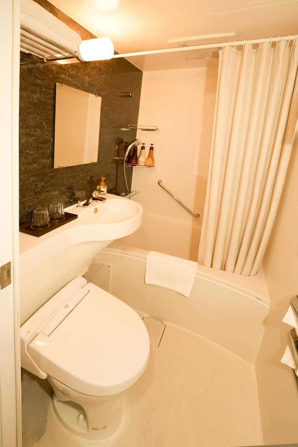 Toilet, Bathroom, Bath, bidet, towels